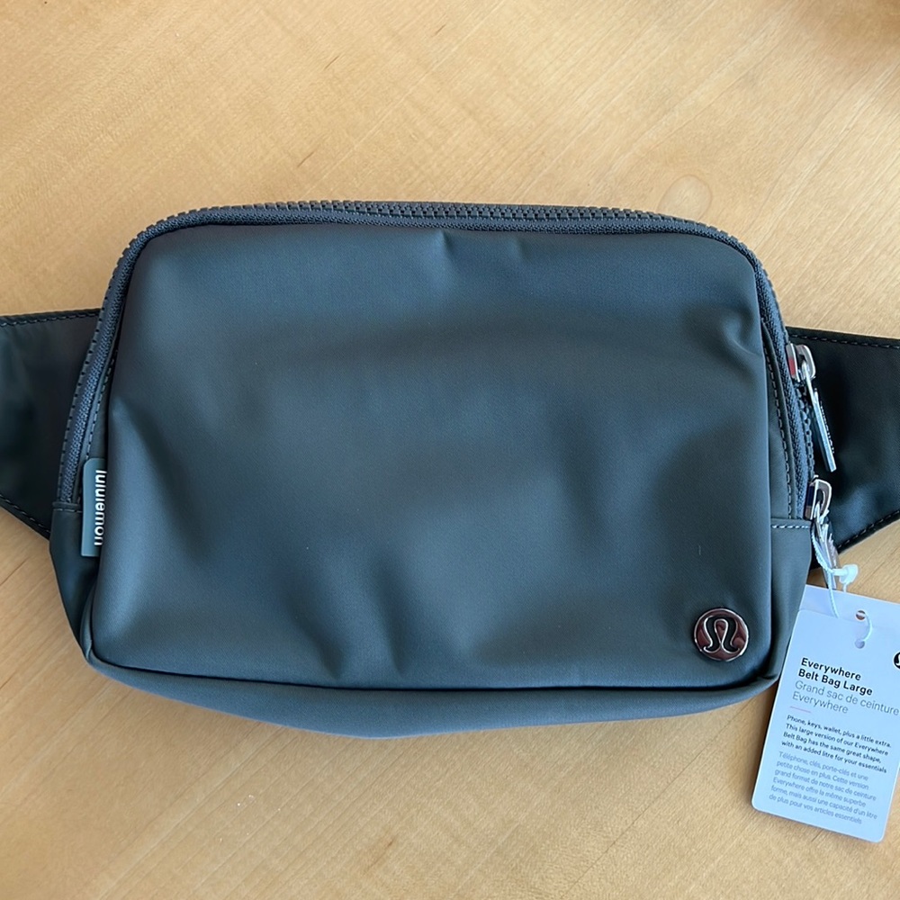 Large NWT Lululemon Belt Bag 2L